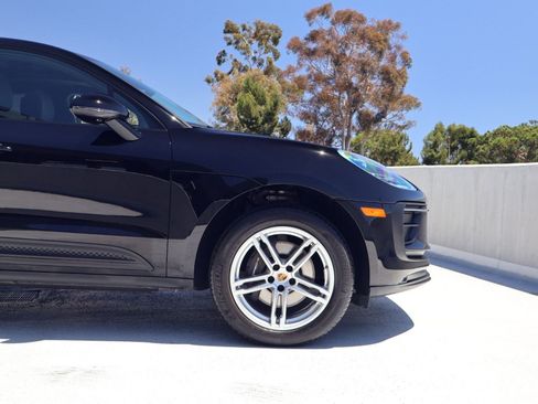 Certified 2024 Porsche Macan AWD/4WD image 11