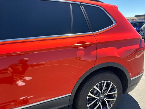 Used 2018 Volkswagen Tiguan SE w/ Panoramic Sunroof Package FWD image 4