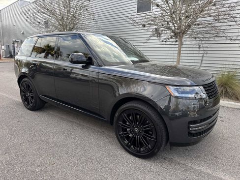 Certified 2025 Land Rover Range Rover SE image 4