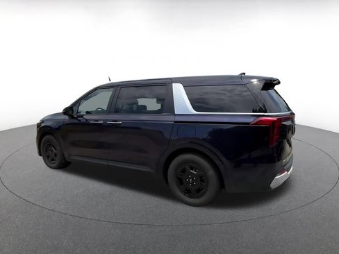 Used 2026 Kia Carnival FWD image 8