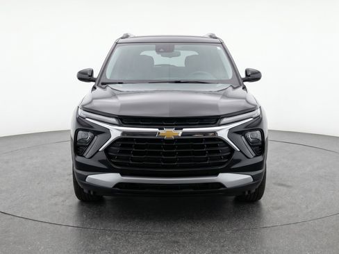 Used 2025 Chevrolet TrailBlazer LT FWD image 2