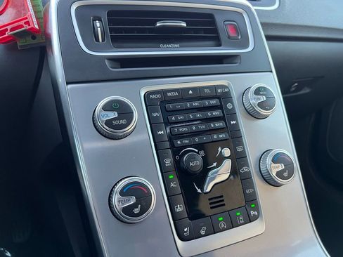 Used 2018 Volvo S60 T5 Inscription Platinum w/ Climate Package image 53