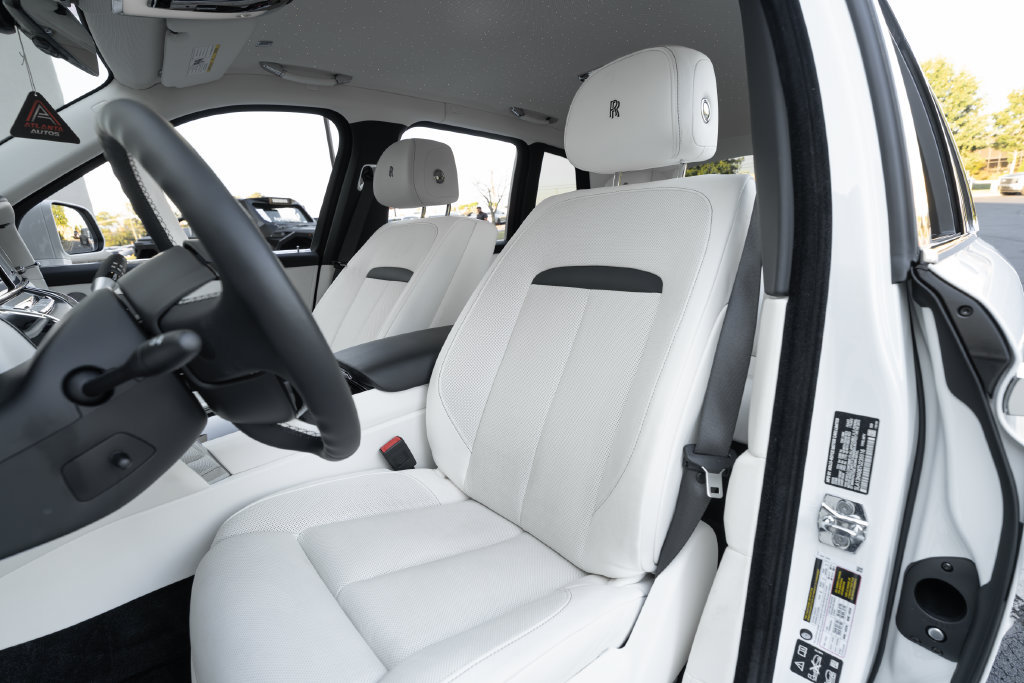 Used 2026 Rolls-Royce Cullinan AWD/4WD image 27
