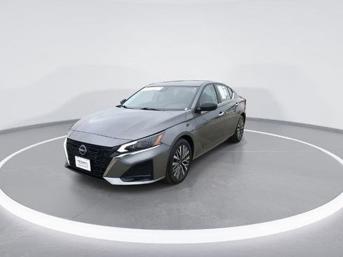 Certified 2024 Nissan Altima 2.5 SV image 4