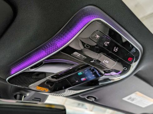 Used 2025 Mercedes-Benz GLC 300 4MATIC image 32