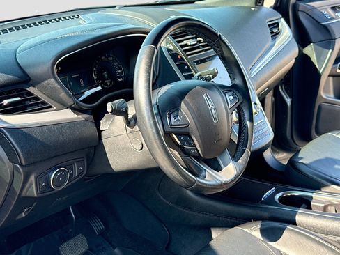 Used 2017 Lincoln MKC Reserve AWD/4WD image 4