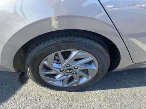 Used 2024 Hyundai Elantra SEL image 17