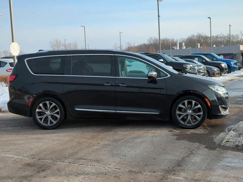 Used 2020 Chrysler Pacifica Limited w/ Tire & Wheel Group image 9