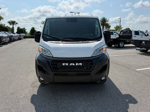 Used 2025 RAM ProMaster 2500 w/ Convenience Group FWD image 8