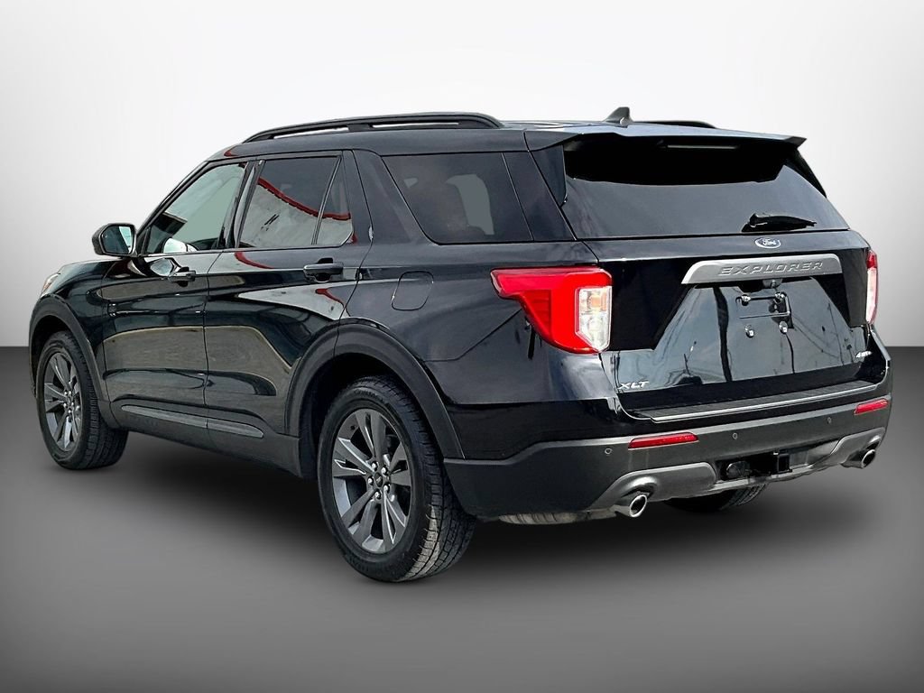 Used 2021 Ford Explorer XLT w/ Equipment Group 202A AWD/4WD image 4