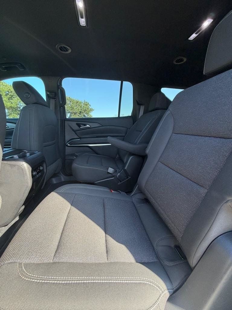 Used 2024 Chevrolet Traverse LT FWD image 13