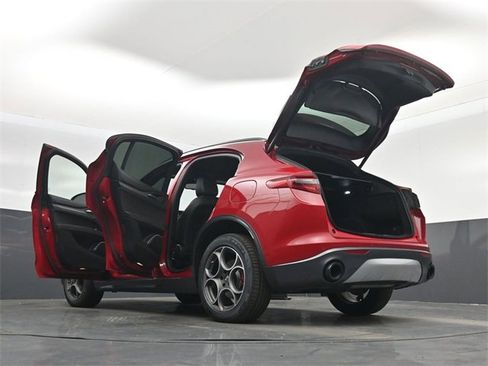 Used 2022 Alfa Romeo Stelvio Ti image 79