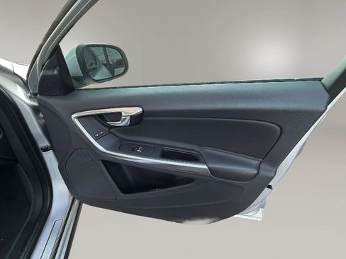 Used 2018 Volvo S60 T5 Inscription image 21