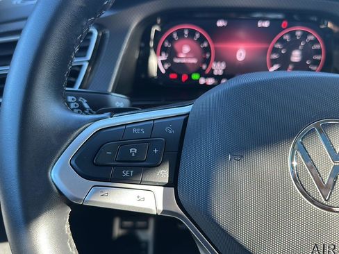 Certified 2025 Volkswagen Atlas Peak Edition SE AWD/4WD image 31