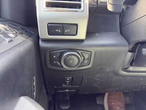 Used 2017 Ford F350 Lariat w/ Chrome Package image 21