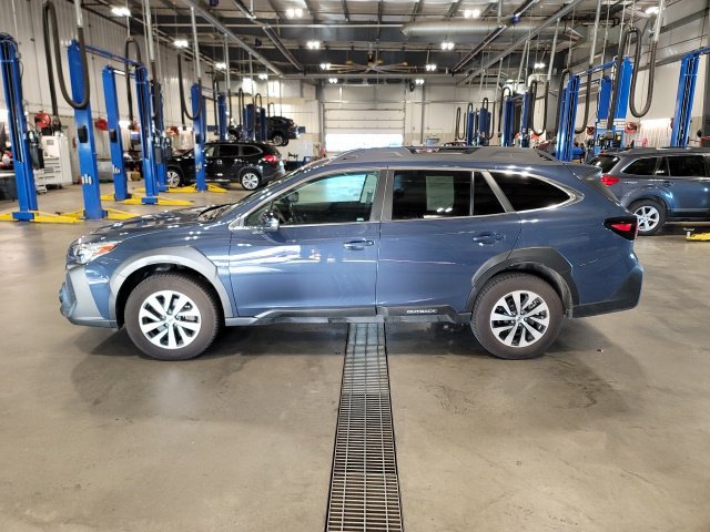 Used 2025 Subaru Outback Premium AWD/4WD image 4