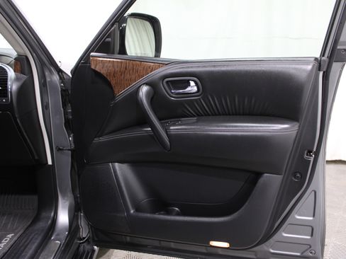 Used 2017 Nissan Armada Platinum image 35