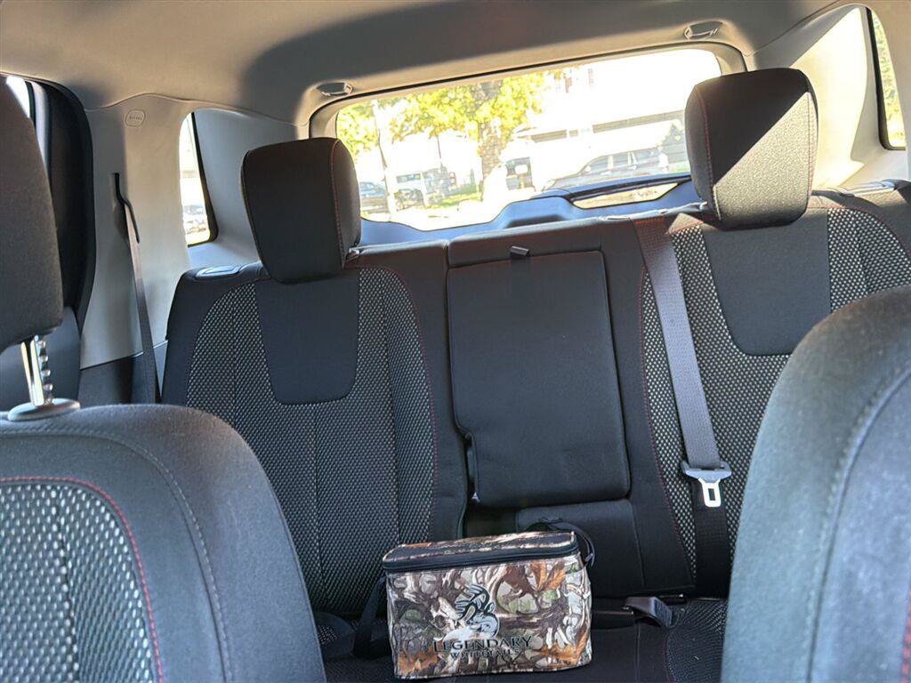 Used 2017 GMC Terrain SLE w/ Technology Package FWD image 18