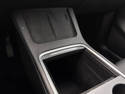 Used 2021 Tesla Model Y Long Range image 18