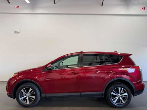 Used 2018 Toyota RAV4 XLE FWD image 3