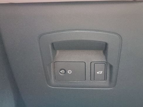 Certified 2026 Land Rover Range Rover Velar S image 22