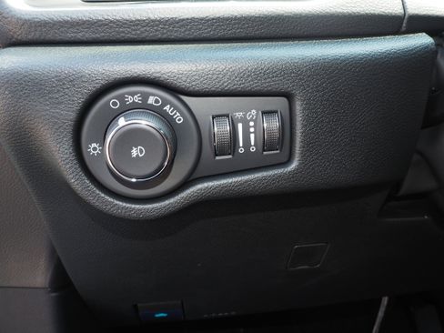 New 2026 Chrysler Pacifica Pinnacle image 32