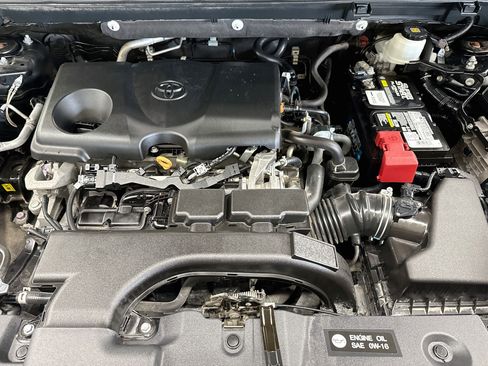 Used 2021 Toyota RAV4 XLE FWD image 33