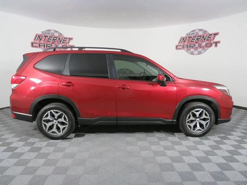 Used 2020 Subaru Forester Premium image 8