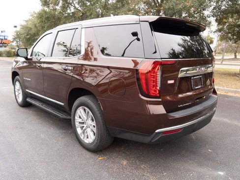 Used 2023 GMC Yukon SLT w/ SLT Luxury Package image 5