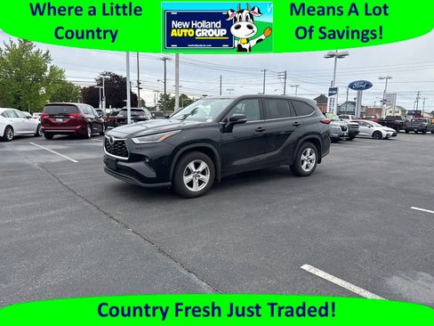 Used 2021 Toyota Highlander LE AWD/4WD image 1