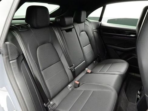 Used 2025 Porsche Macan Electric RWD image 17