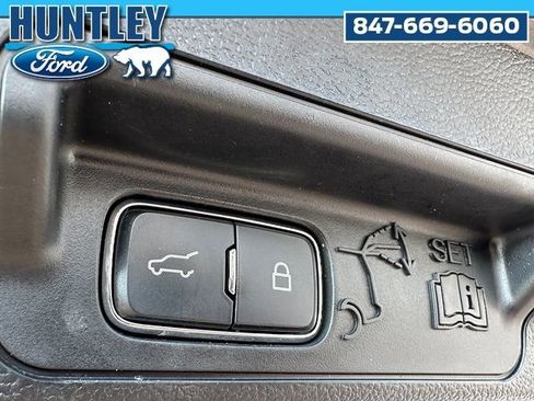 Used 2023 Ford Explorer Limited image 11