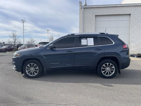 Used 2019 Jeep Cherokee Latitude Plus w/ Comfort/Convenience Group image 4