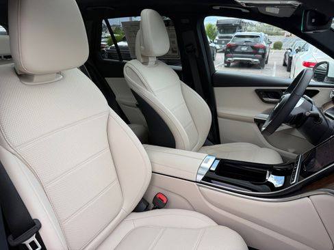 Used 2026 Mercedes-Benz GLC 300 4MATIC image 25