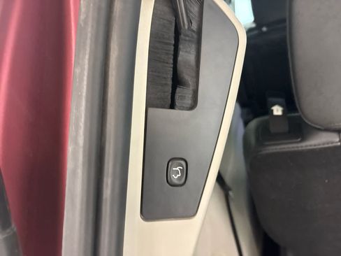 Used 2012 Chrysler Town & Country Touring w/ Entertainment Group #1 FWD image 9