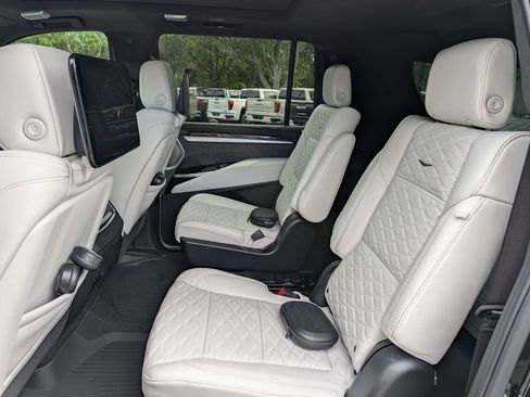 Used 2026 Cadillac Escalade ESV Platinum Sport w/ LPO, ONYX Package AWD/4WD image 15