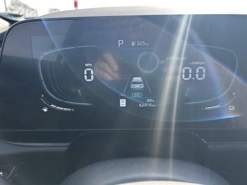 Used 2023 Kia Niro EX image 17