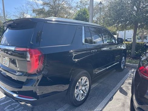 Used 2025 GMC Yukon Denali w/ Sun & Power Step Package image 2