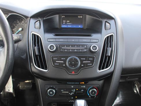 Used 2016 Ford Focus SE w/ Equipment Group 201A image 27