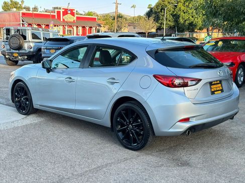 Used 2018 MAZDA MAZDA3 Touring FWD image 39