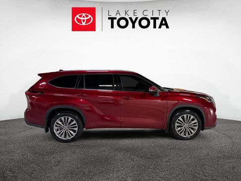 Used 2022 Toyota Highlander Platinum image 9