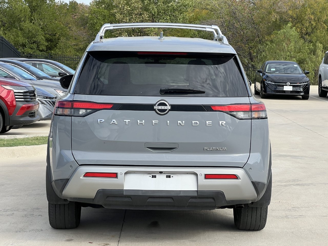 Used 2024 Nissan Pathfinder Platinum FWD image 4