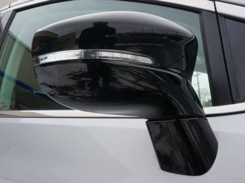 Used 2024 Chrysler Pacifica Touring-L image 91