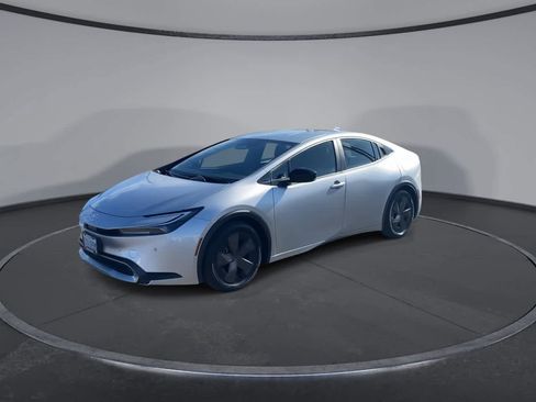 Used 2024 Toyota Prius Prime SE image 4