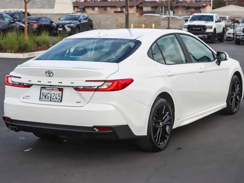 Used 2026 Toyota Camry SE image 4