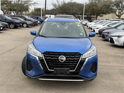 Used 2021 Nissan Kicks SV image 2