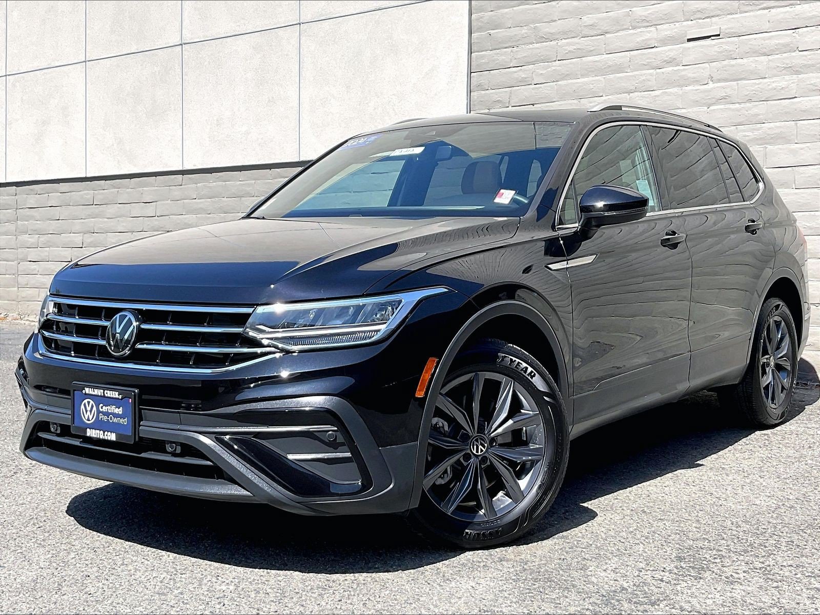 Certified 2024 Volkswagen Tiguan SE w/ Panoramic Sunroof Package AWD/4WD image 12