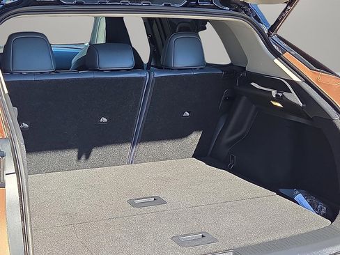 Used 2025 Nissan Ariya Platinum image 9