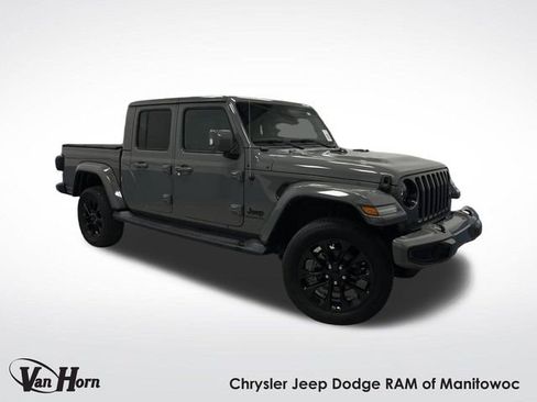 Used 2022 Jeep Gladiator Overland image 1