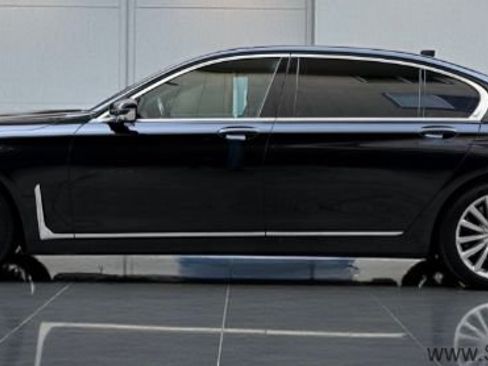 Used 2020 BMW 740i w/ Premium Package image 3